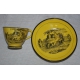 Tasse et sous-tasse en faïence jaune de