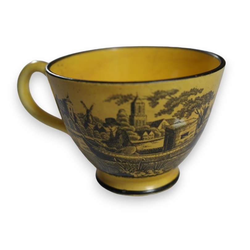 Yellow earthenware cup by Joseph SEWELL at  Moinat SA  - Antiques and home décor