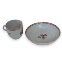 Tasse et sous-tasse en porcelaine Chine