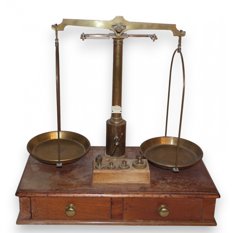 Wood and brass two-pan balance at Moinat SA – Antiques and home décor