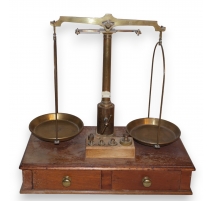 Balance à 2 plateaux en bois et laiton