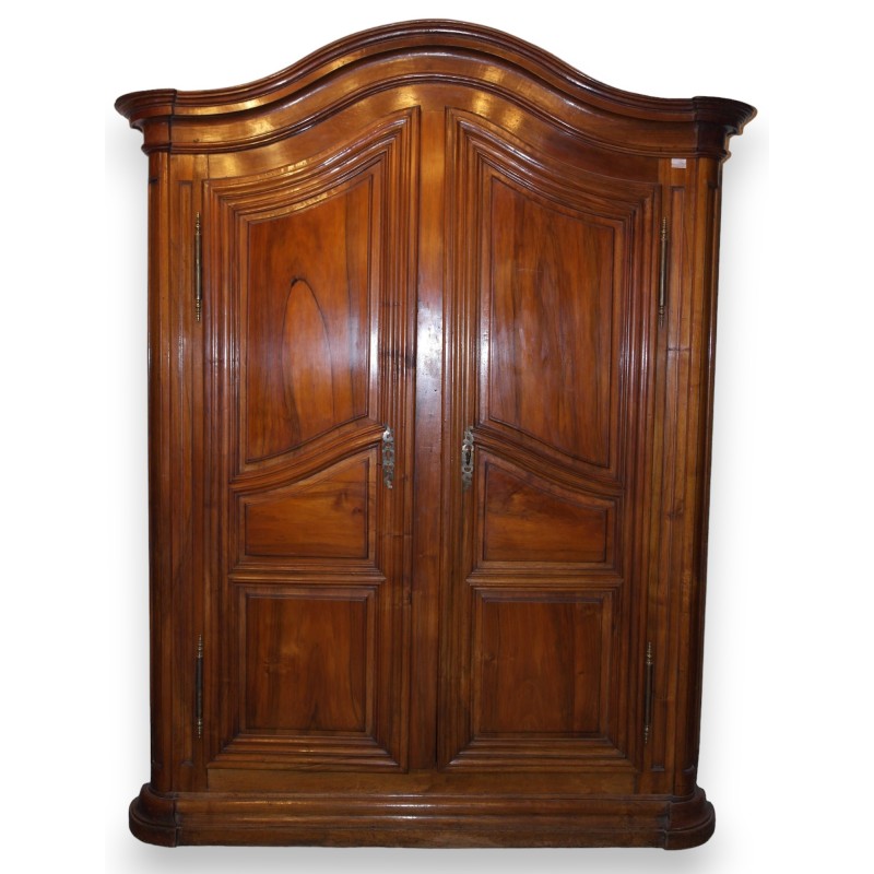  Armoire à chapeau de gendarme sur  Moinat SA  - Antiquités décoration