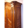  Armoire à chapeau de gendarme sur  Moinat SA  - Antiquités décoration