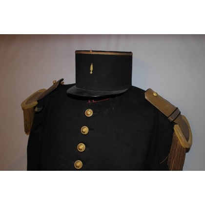  Uniforme de gendarme français vers 1935 sur  Moinat SA  - Antiquités décoration