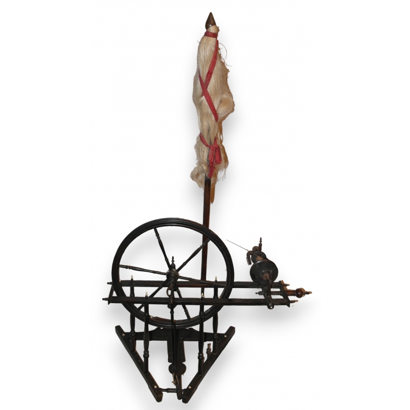 Spinning wheel at Moinat SA – Antiques and home décor