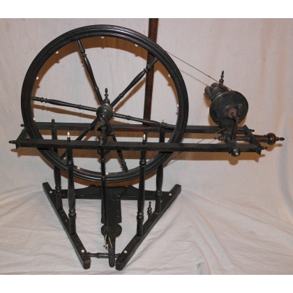 Spinning wheel at Moinat SA – Antiques and home décor