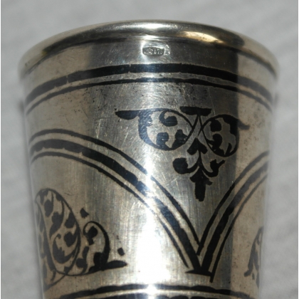  Gobelet en argent niellé russe sur  Moinat SA  - Antiquités décoration