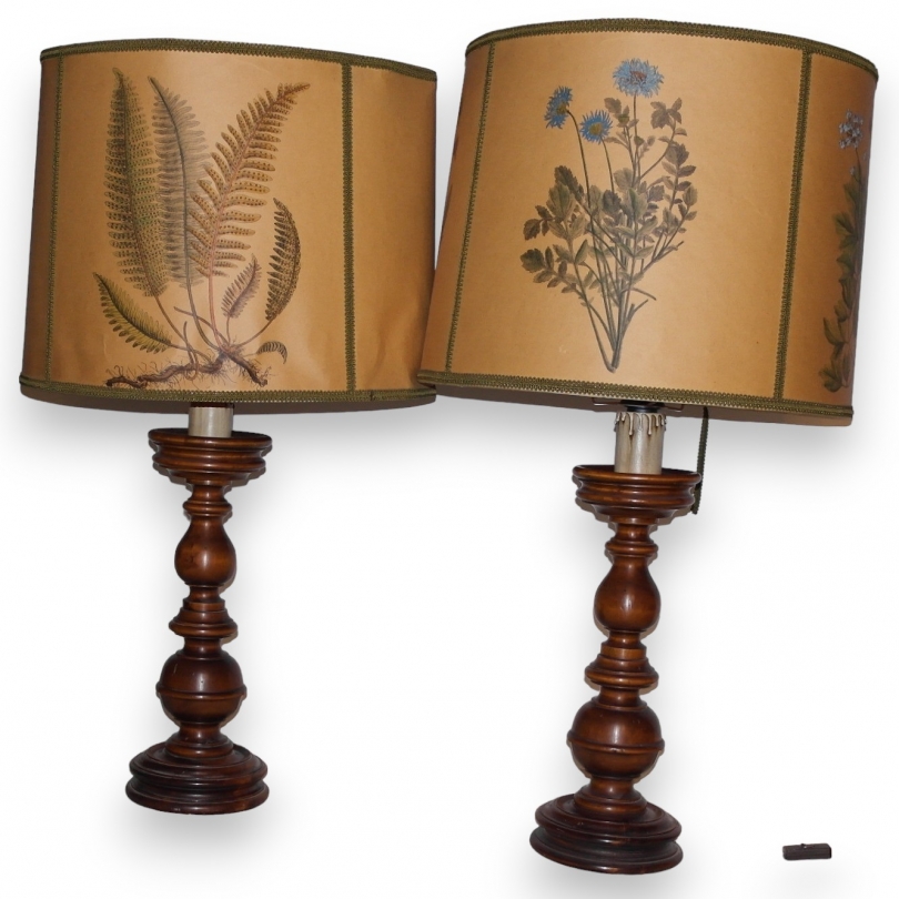 Paire de lampes en bois tourné
