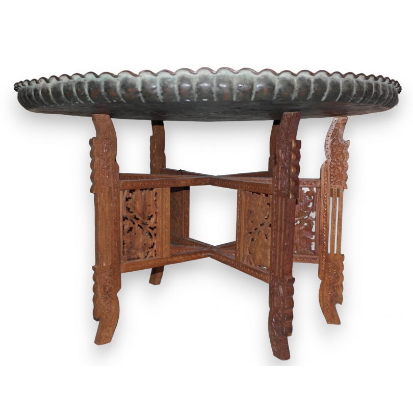 Table orientale avec plateau en cuivre