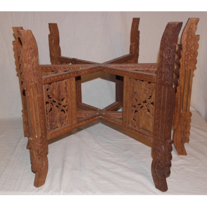  Table orientale avec plateau en cuivre sur  Moinat SA  - Antiquités décoration