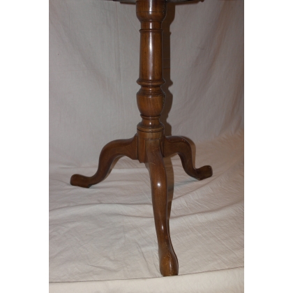 English mahogany side table at  Moinat SA  - Antiques and home décor
