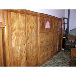  Penderie Biedermeier sur  Moinat SA  - Antiquités décoration