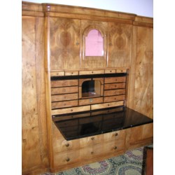  Penderie Biedermeier sur  Moinat SA  - Antiquités décoration