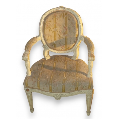 Fauteuil Louis XVI, dossier médaillon,