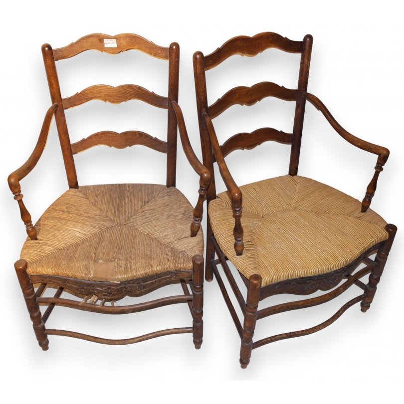 Paire de fauteuils provençaux paillés