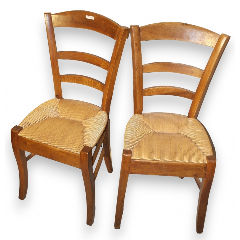 Série de 8 chaises paillées en noyer