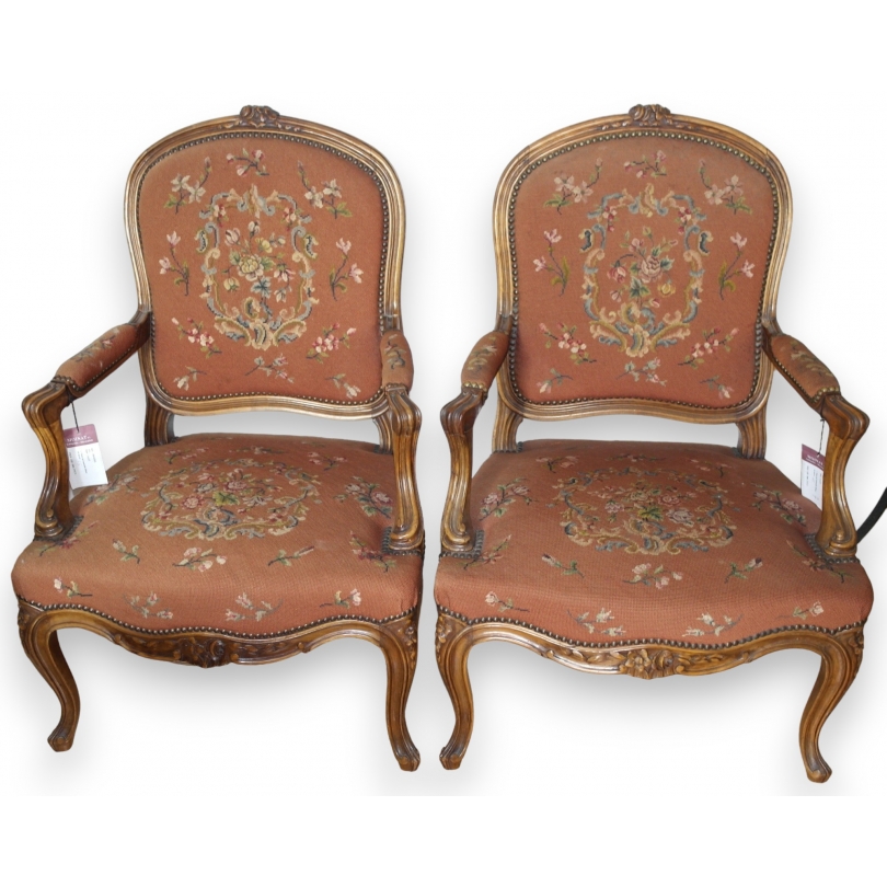Paire de fauteuils style Louis XV en