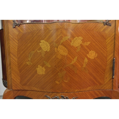  Vitrine style Louis XV marquetée sur  Moinat SA  - Antiquités décoration
