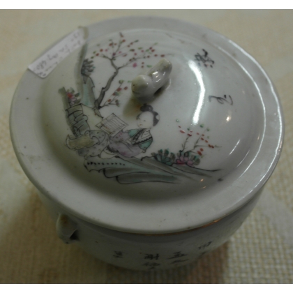 Chinese porcelain box at  Moinat SA  - Antiques and home décor