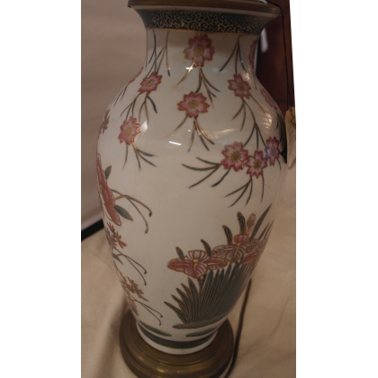  Lampe en porcelaine gris-rose sur  Moinat SA  - Antiquités décoration
