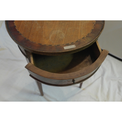 Louis XVI side table with marquetry by Moinat SA – Antiques and home décor