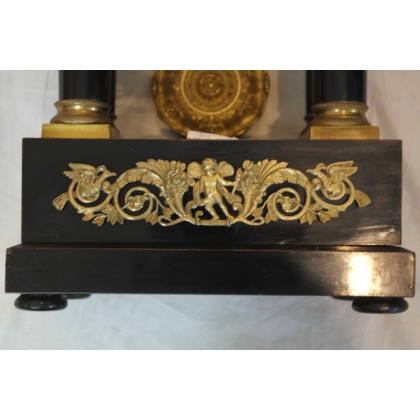 Empire-style clock with wooden columns at  Moinat SA  - Antiques and home décor