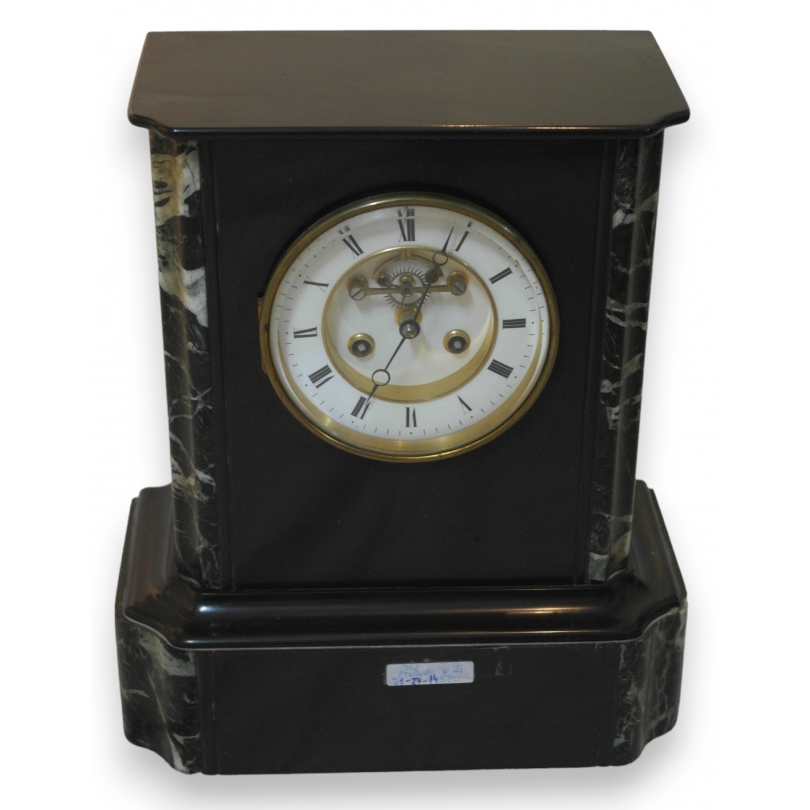  Pendule Napoléon III en marbre noir sur  Moinat SA  - Antiquités décoration