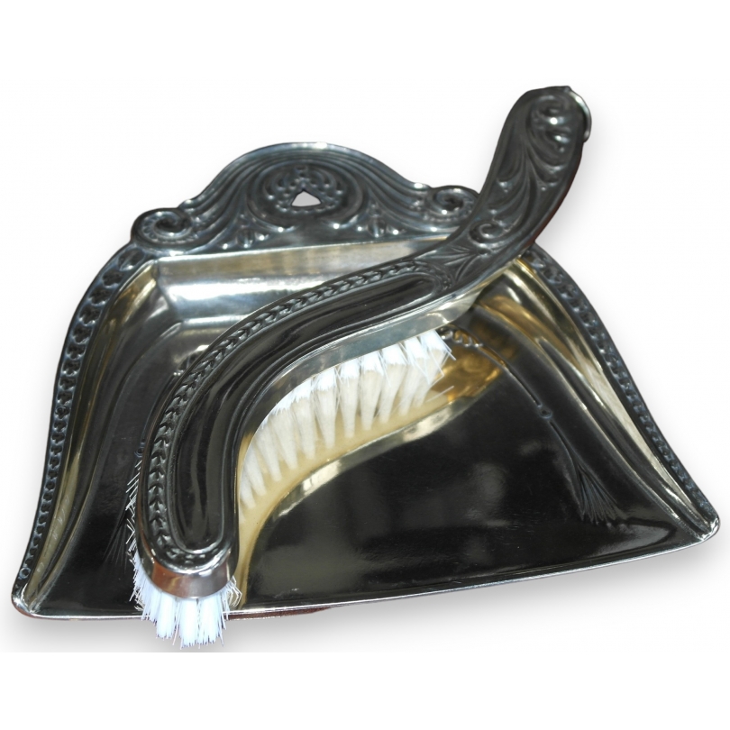Polished brass trowel and brush at  Moinat SA  - Antiques and home décor