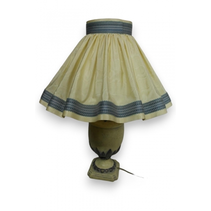  Lampe beige et bleu sur  Moinat SA  - Antiquités décoration