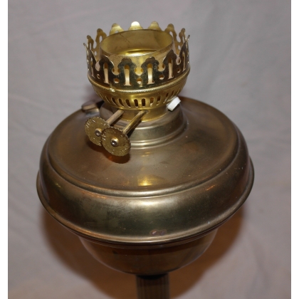  Lampe à pétrole/huile en laiton sur  Moinat SA  - Antiquités décoration