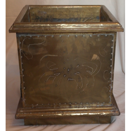 Embossed brass planter, signed ‘Moinat SA’ – Antiques and home décor