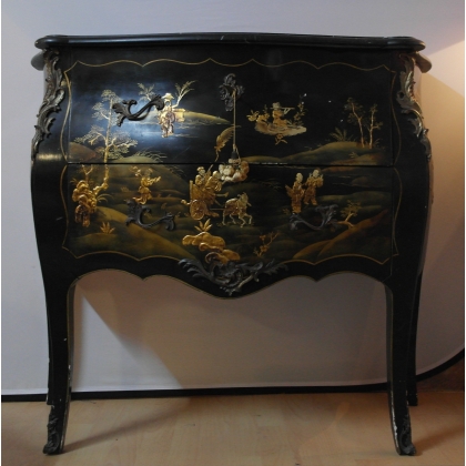 Commode laque noir décor chinois. sur  Moinat SA  - Antiquités décoration