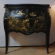 Commode laque noir décor chinois.