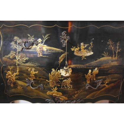  Commode laque noir décor chinois. sur  Moinat SA  - Antiquités décoration