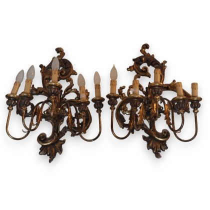 Pair of carved wooden wall lights at 5 on  Moinat SA  - Antiques and home décor