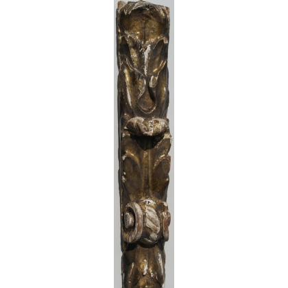 Élément en bois sculpté et doré