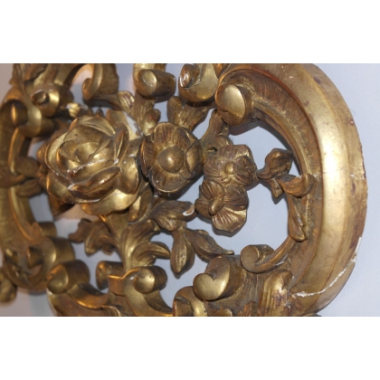  Décoration "Rose" en bois sculpté doré sur  Moinat SA  - Antiquités décoration