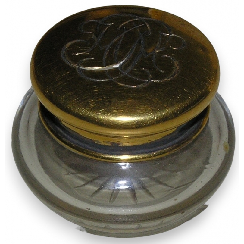 Boîte à poudre avec couvercle