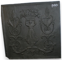 Plaque de cheminée "Porteuse de fruits"