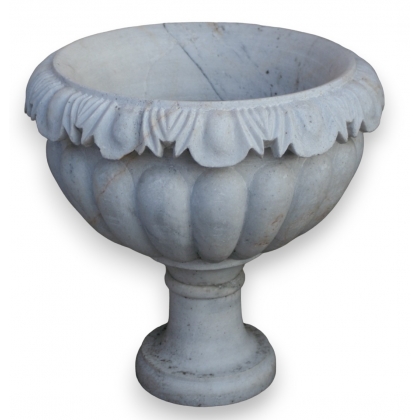 White marble urn, carved by Moinat SA – Antiques and home décor