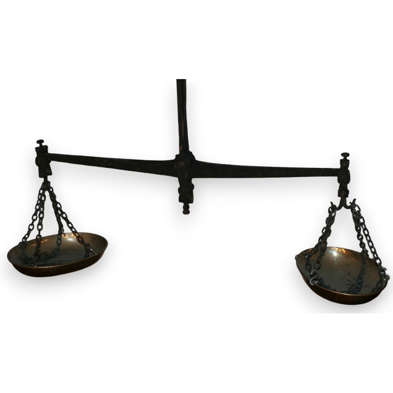 Two-pan balance at Moinat SA – Antiques and home décor