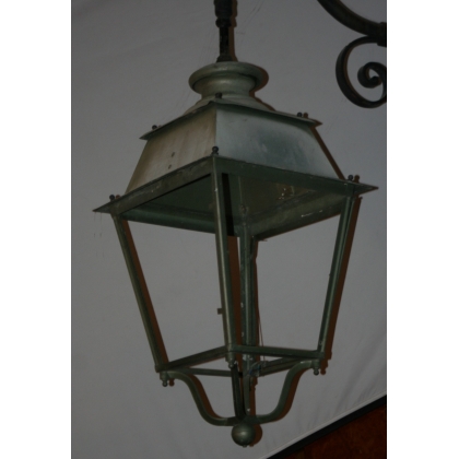 Lanterne avec potence en fer forgé