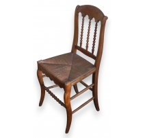Chaise claire paillée