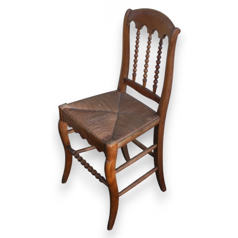Chaise claire paillée