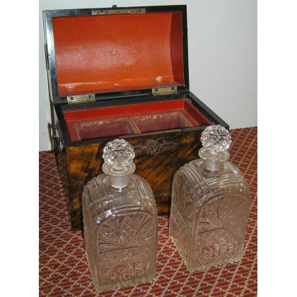 Vitrina para licores con 2 jarras. De Moinat SA - Antigüedades y decoración