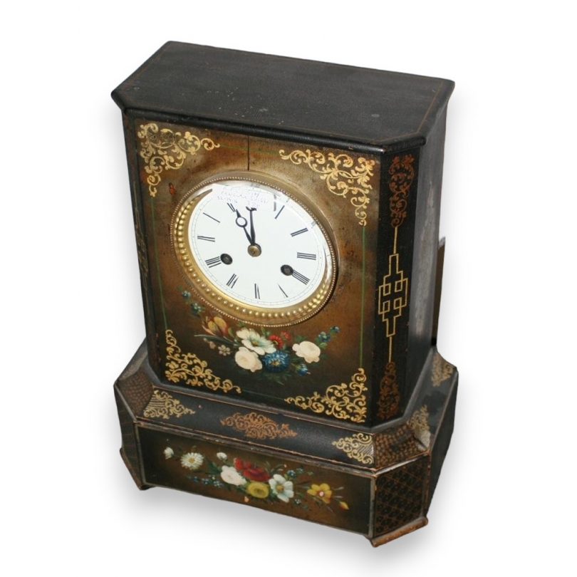 Pendule en bois peint aux fleurs