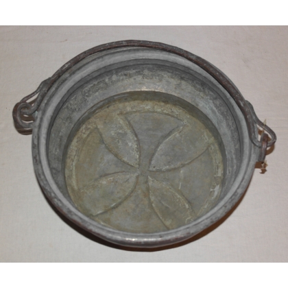"Croix de fer" copper bucket at Moinat SA – Antiques and home décor