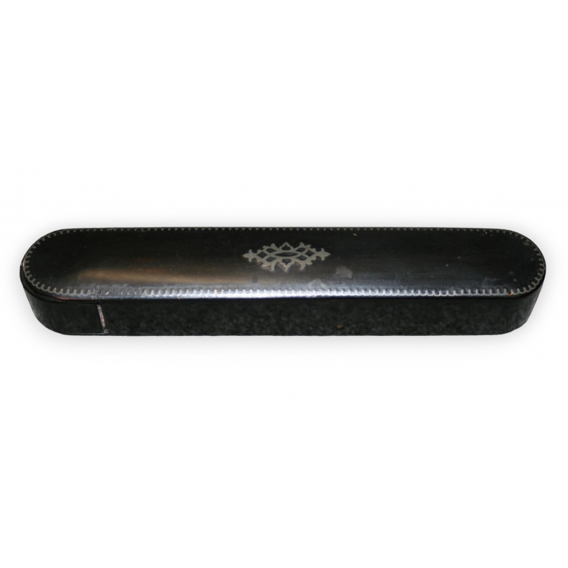 Plumier en bois laqué noir décoré