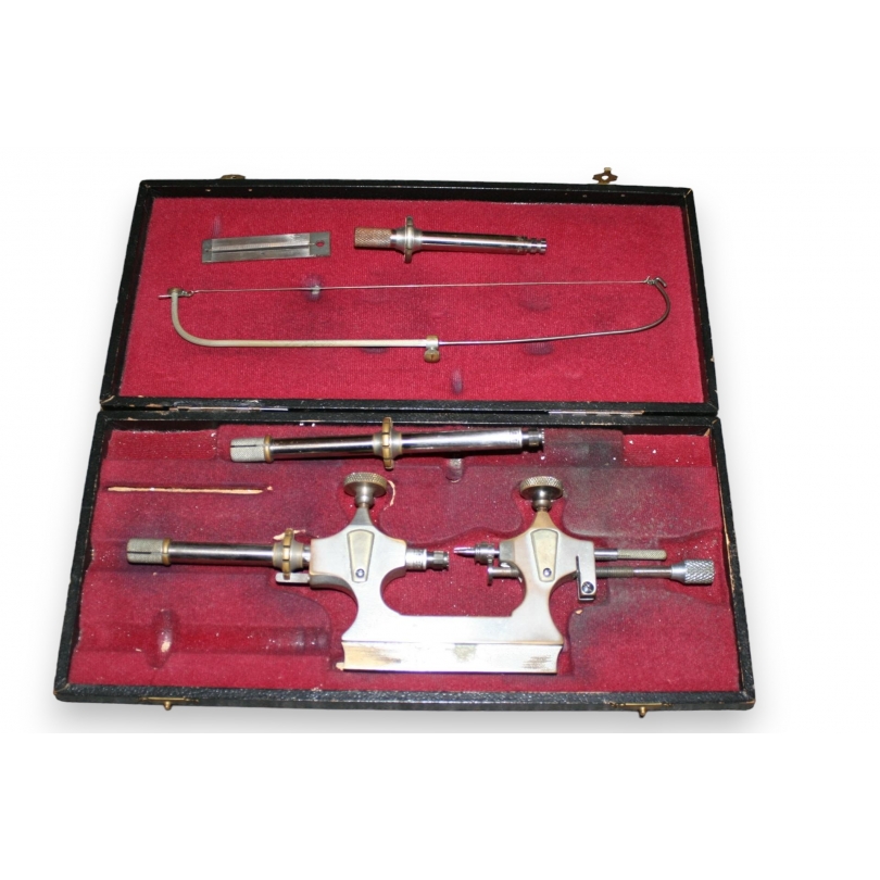 Coffret avec des outils d'horloger