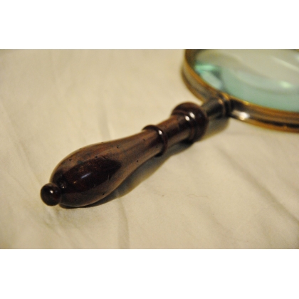 Regency-style magnifying glass with wooden handle at  Moinat SA  - Antiques and home décor